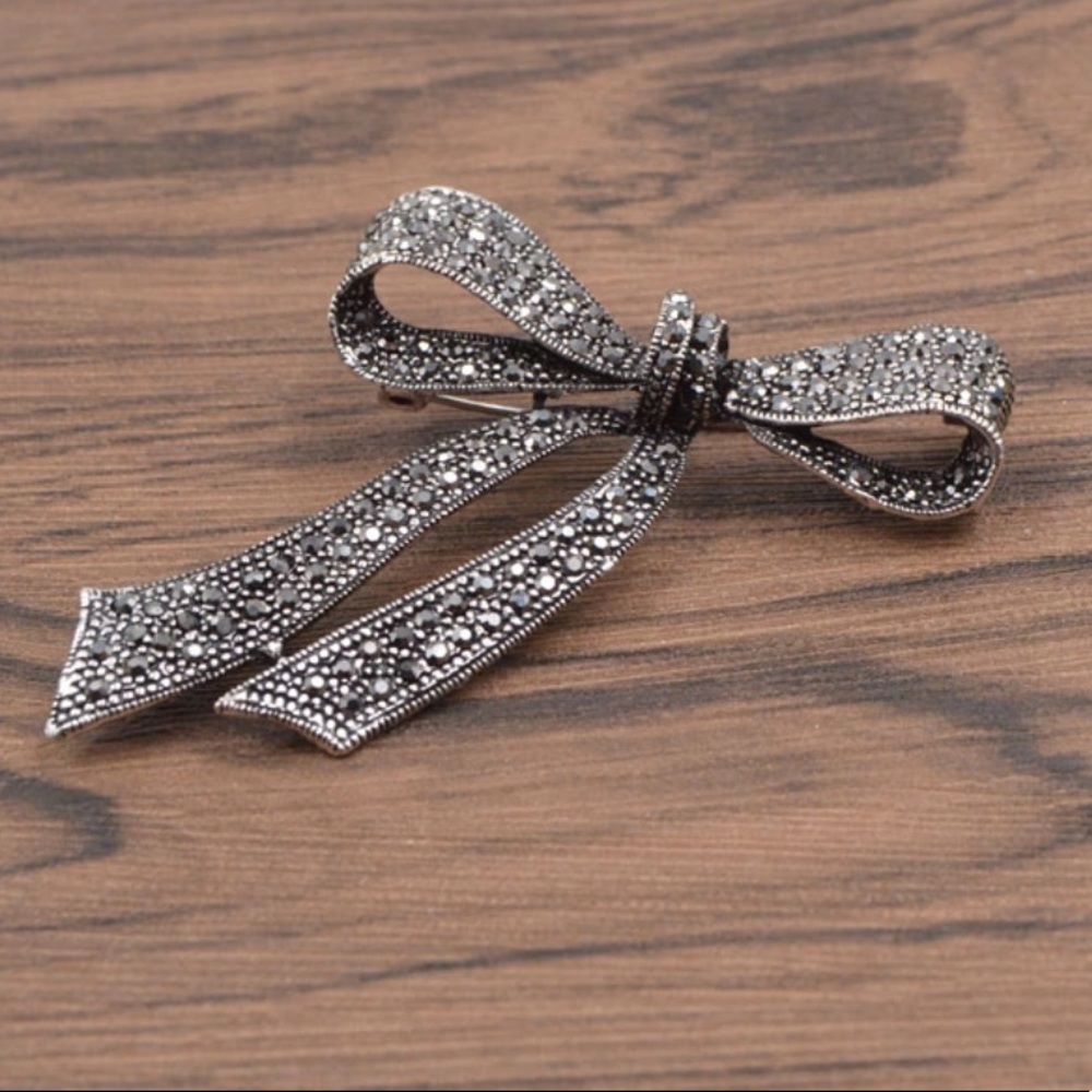 🚫sold🚫 Rhinestone Black Brooch - Picture 4 of 6